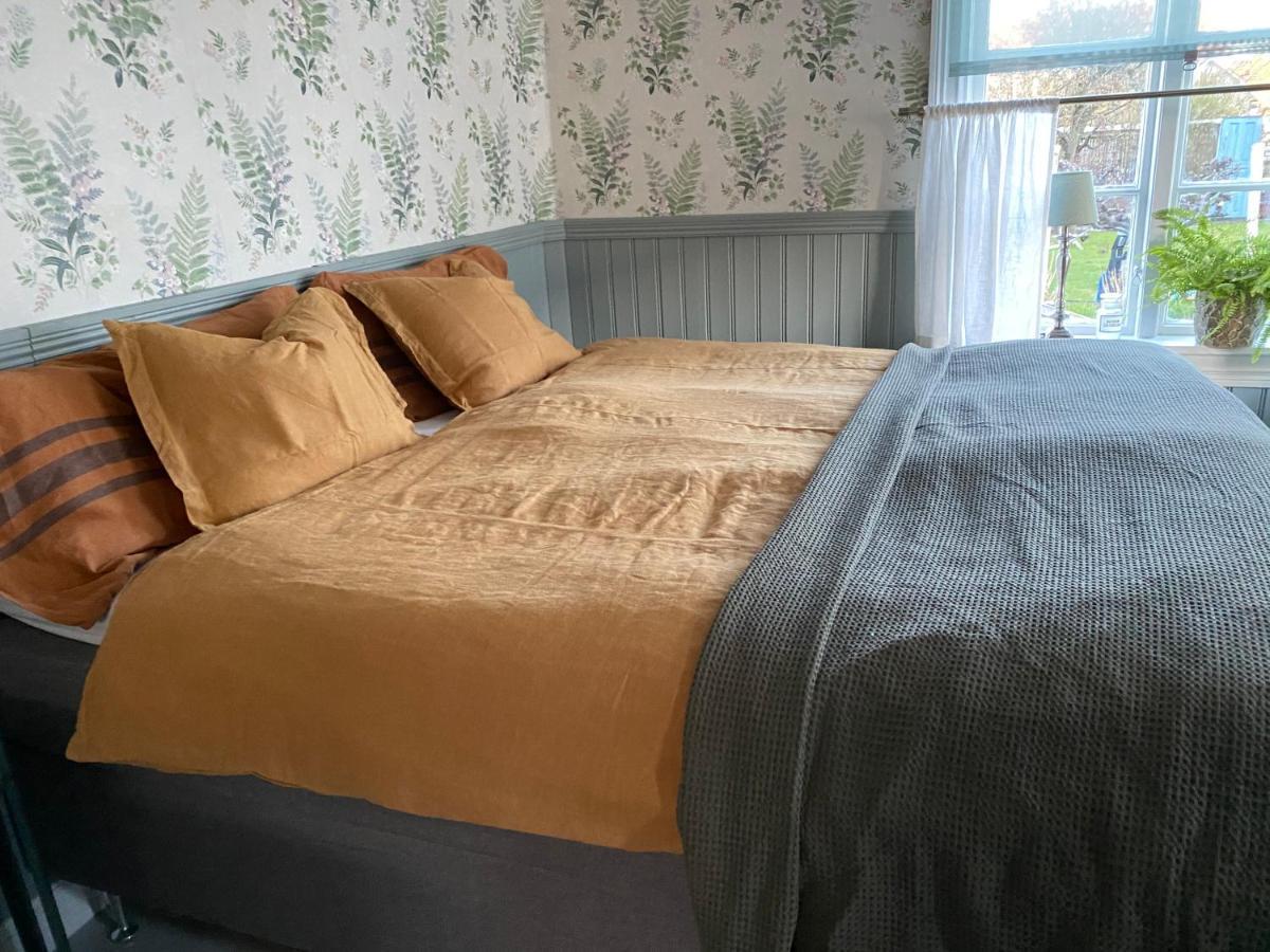 B&B Bland Ormbunkar Och Rosor Falkenberg Buitenkant foto