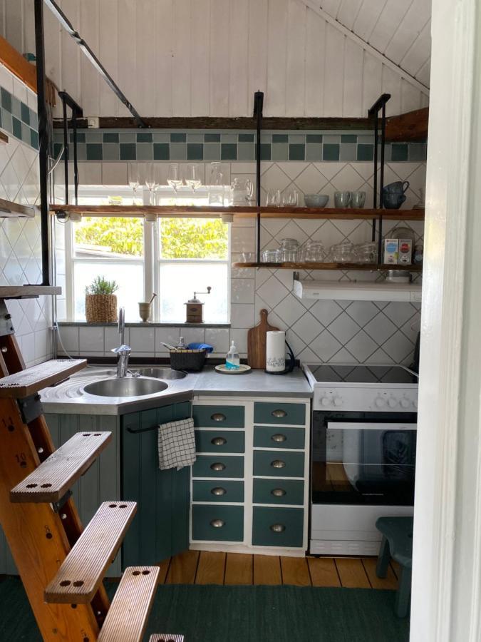 B&B Bland Ormbunkar Och Rosor Falkenberg Buitenkant foto