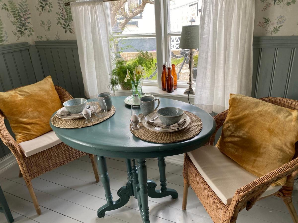 B&B Bland Ormbunkar Och Rosor Falkenberg Buitenkant foto
