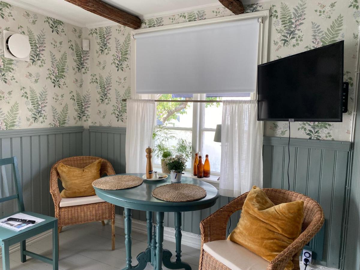 B&B Bland Ormbunkar Och Rosor Falkenberg Buitenkant foto